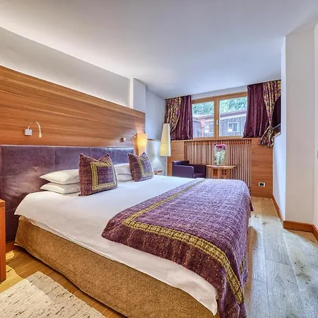Majestic Hotel 4*